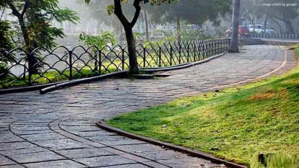Necklace Road
